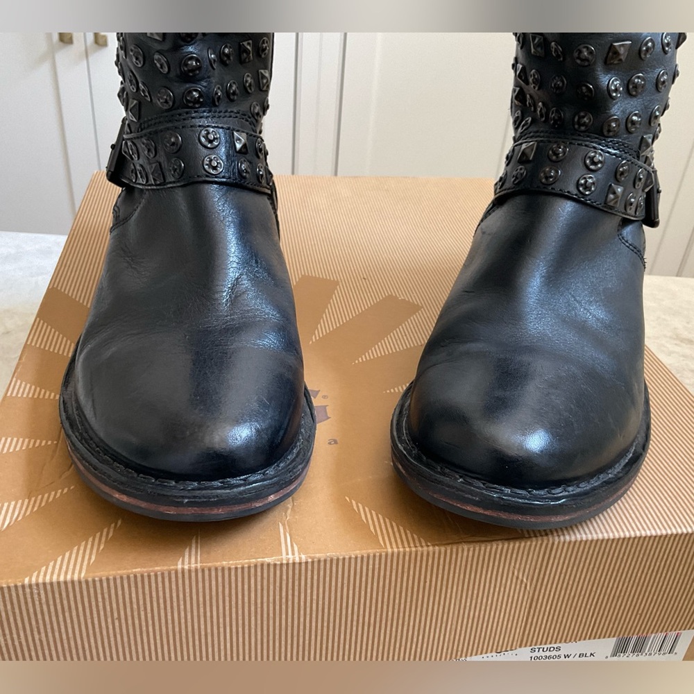UGG BLACK LEATHER CONOR STUDS MOTO BOOTS - Picture 4 of 12